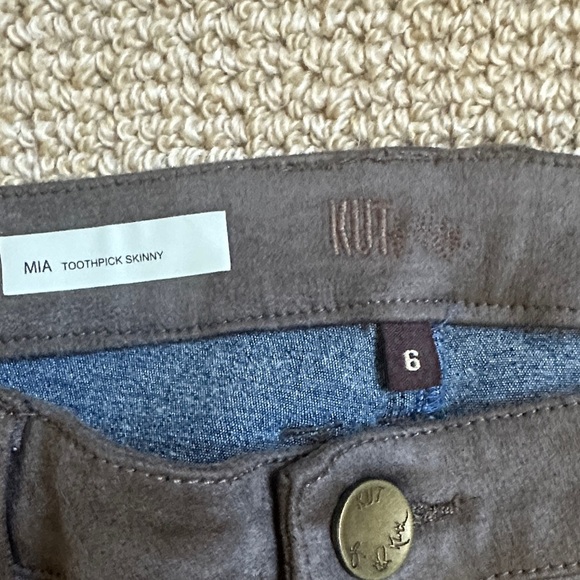 KUT MIA Toothpick Skinnt Women's Ultra Suede Jeans in Dark Taupe - Picture 2 of 5